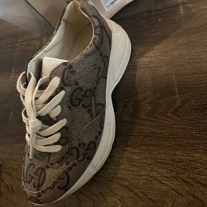Gucci Macro GG Supreme 80 Sneakers – Beige/Ebony – Size 7.5-8